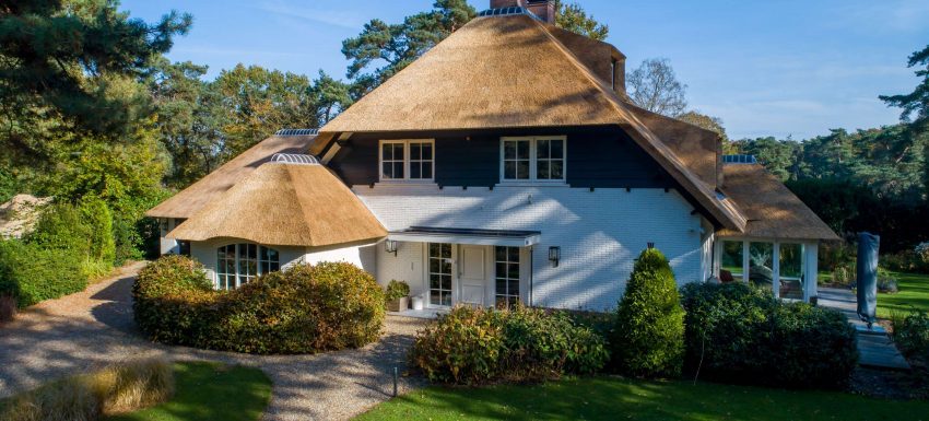 Verduurzaming rieten dak in Huizen